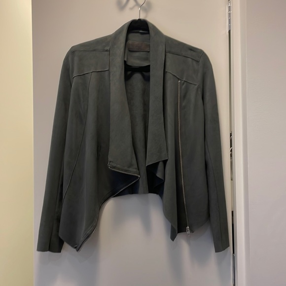 Blank NYC cropped asymmetrical zip jacket in suede like material - Picture 1 of 6